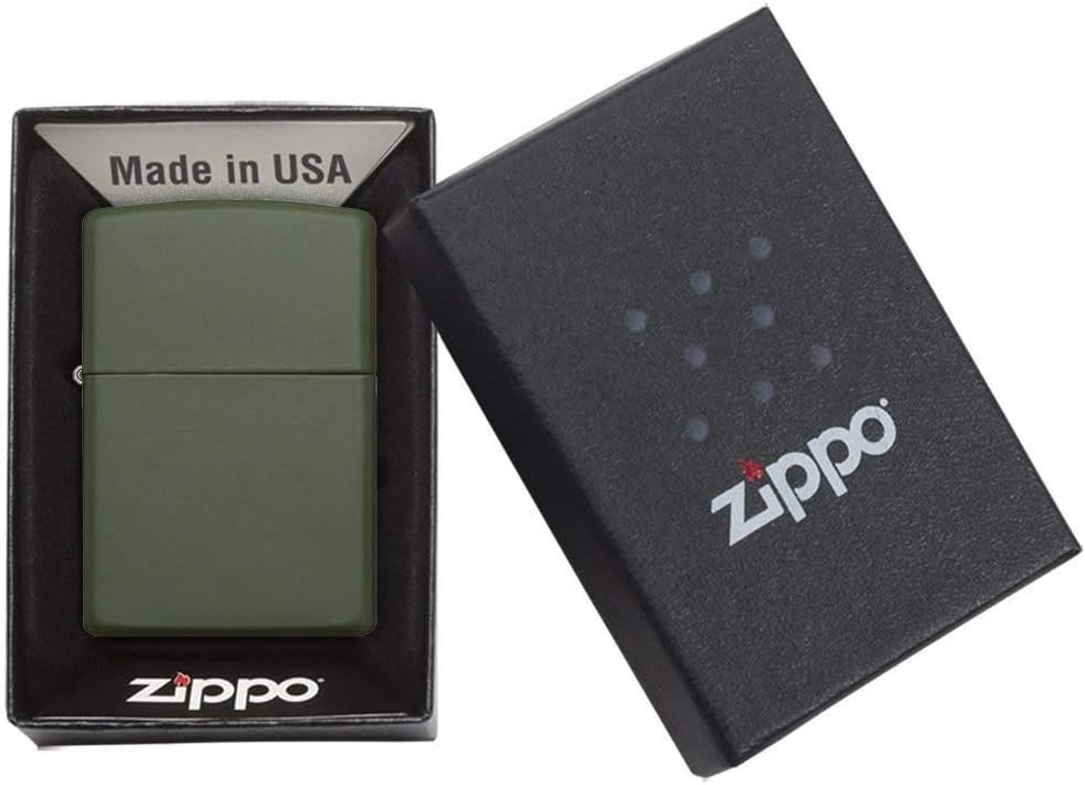 Briquet Zippo vert mat dans sa boîte cadeau noire marquée Made in USA
