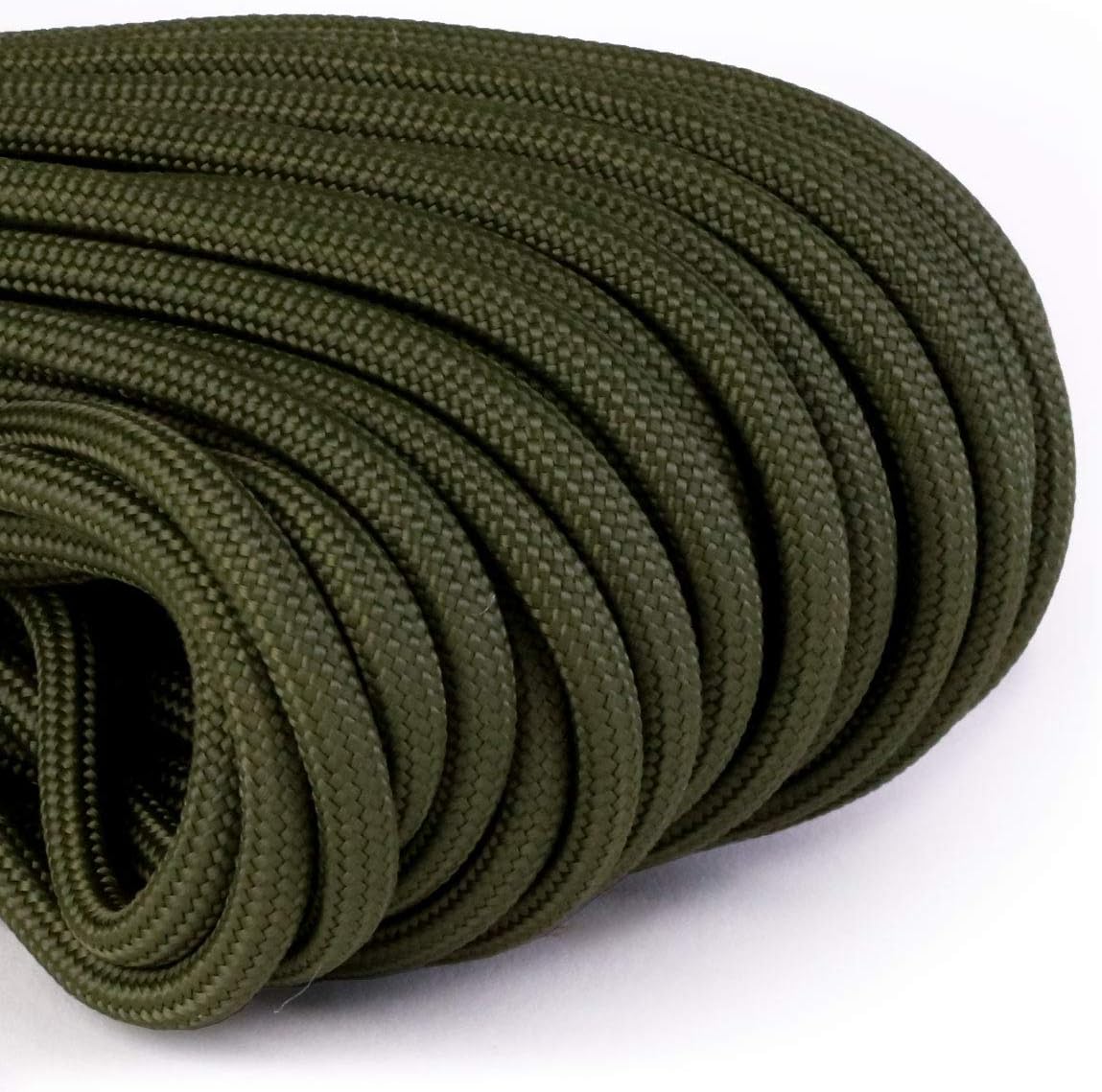 Gros plan sur la gaine tressée vert olive de la paracorde 550 Atwood Rope