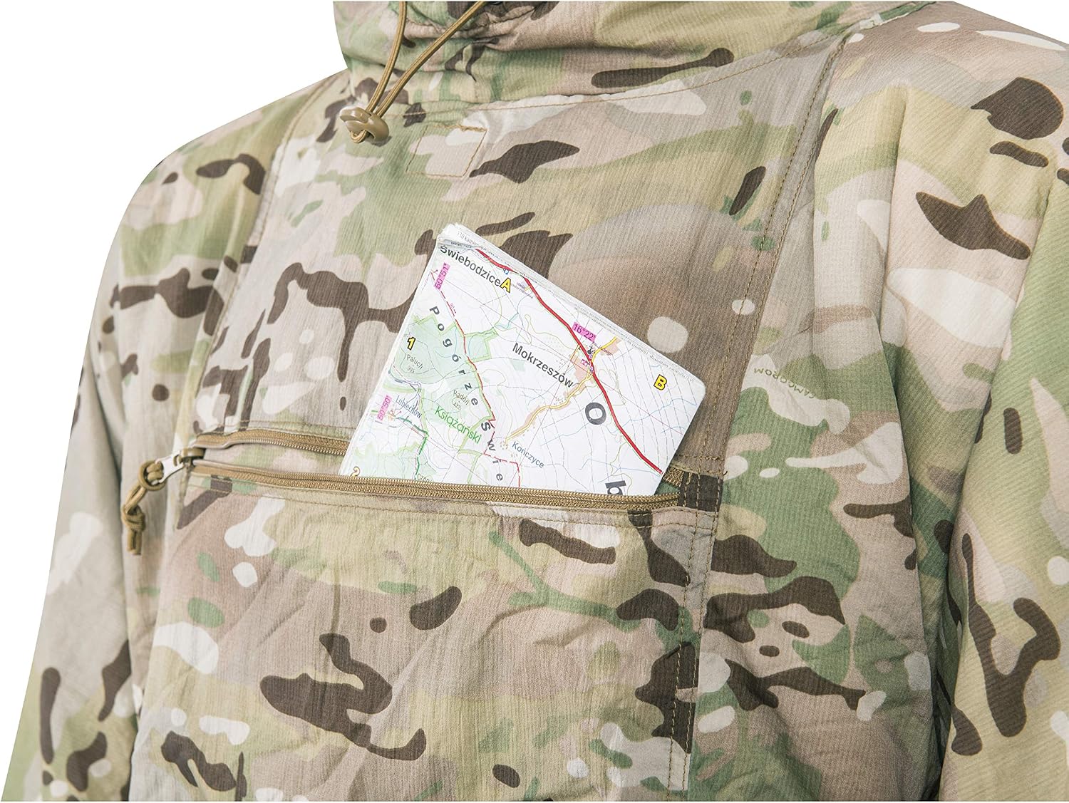 Poche frontale zippée du Swagman Roll avec une carte glissée, coloris camouflage