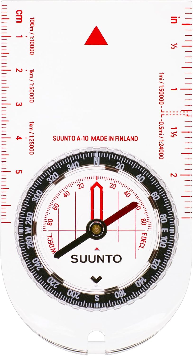 Boussole Suunto A-10 vue de dessus : règles graduées, couronne et échelle de déclinaison
