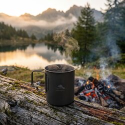 tasse-titane-cafe-lever-du-jour-bivouac