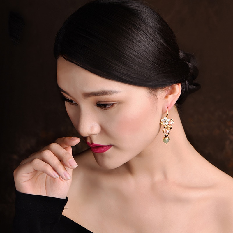 Nouveau-boucles-d-oreilles-pour-femmes-la-main-fleurs-chinoises-gland-bijoux-balancent-boucles-d-oreilles