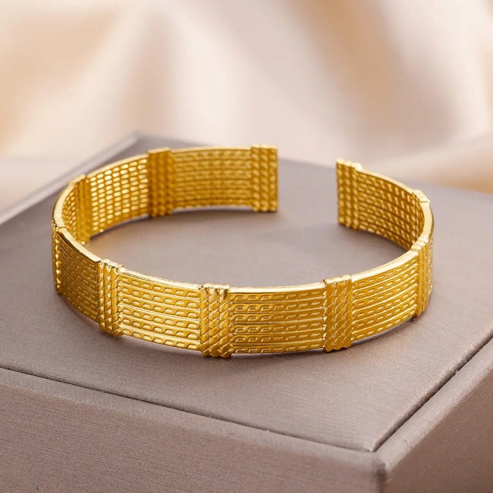 bracelet manchette dorée