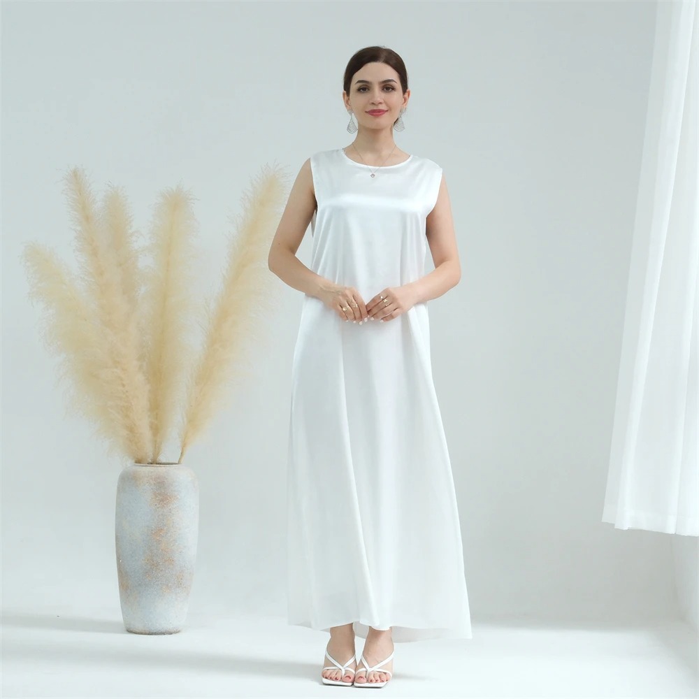 Robe blanche sans manche
