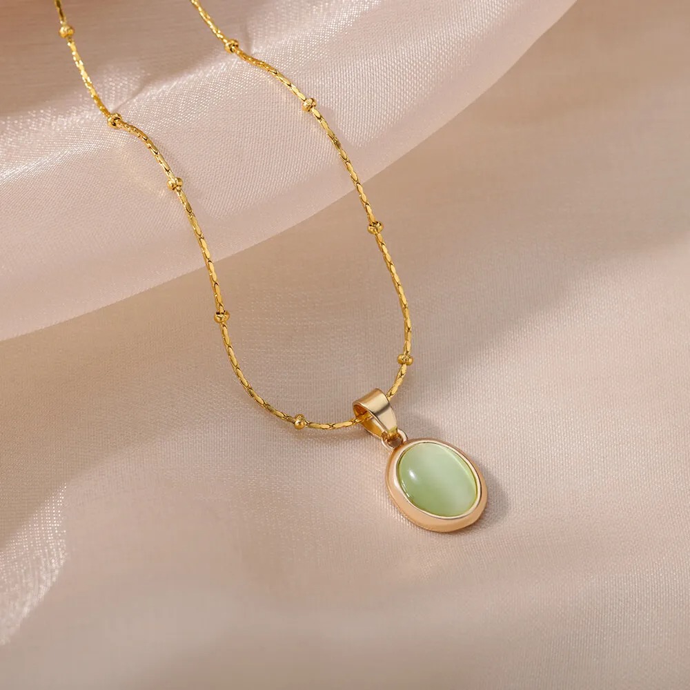 Collier en opale  vert femme