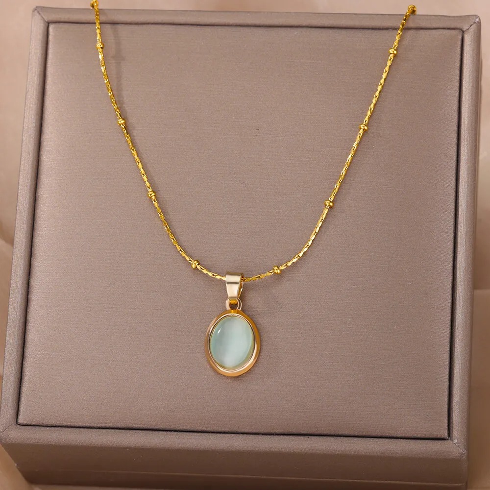 Collier en opale bleu