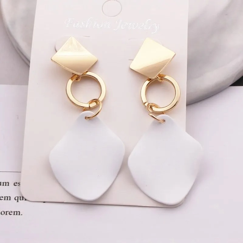 Boucles doreilles blanc chic