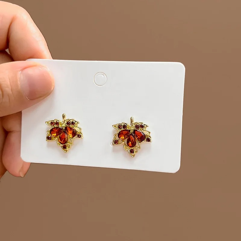 Boucles doreilles  feuille érable