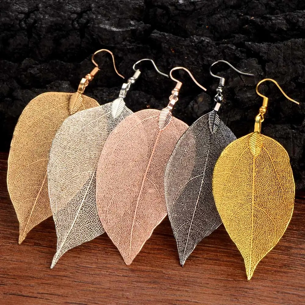 Boucles d oreilles  en forme de feuille pendante