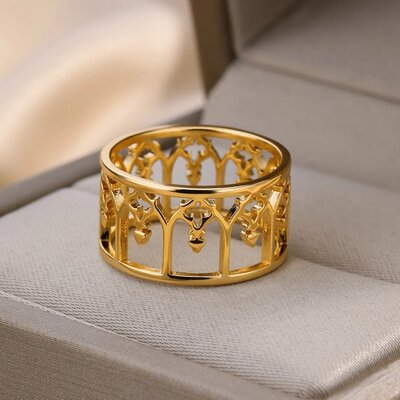 Bague ajourée comptemporaine