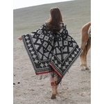 Poncho noir ethnique