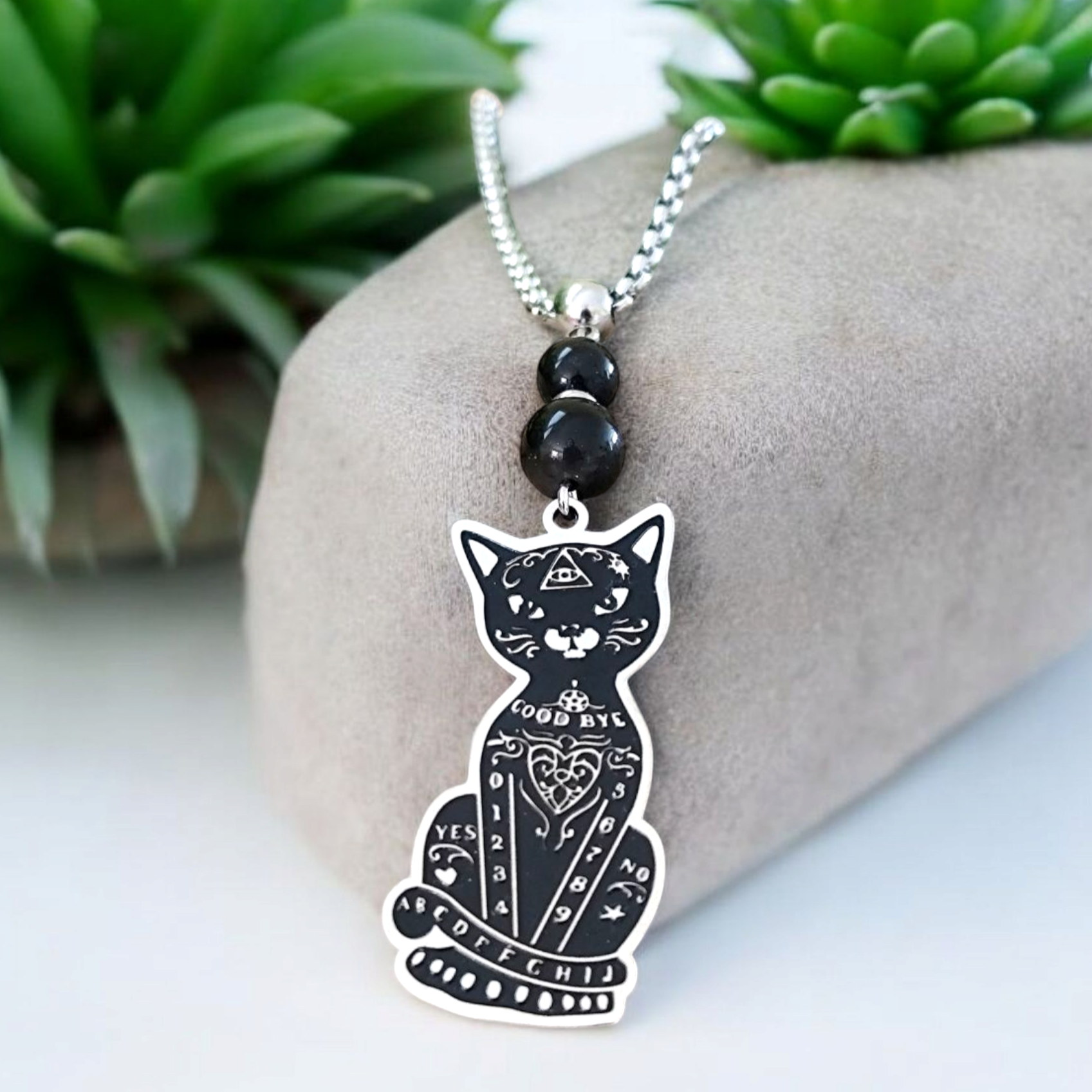 collier-chat-ouija-arcan-charme-trefonds