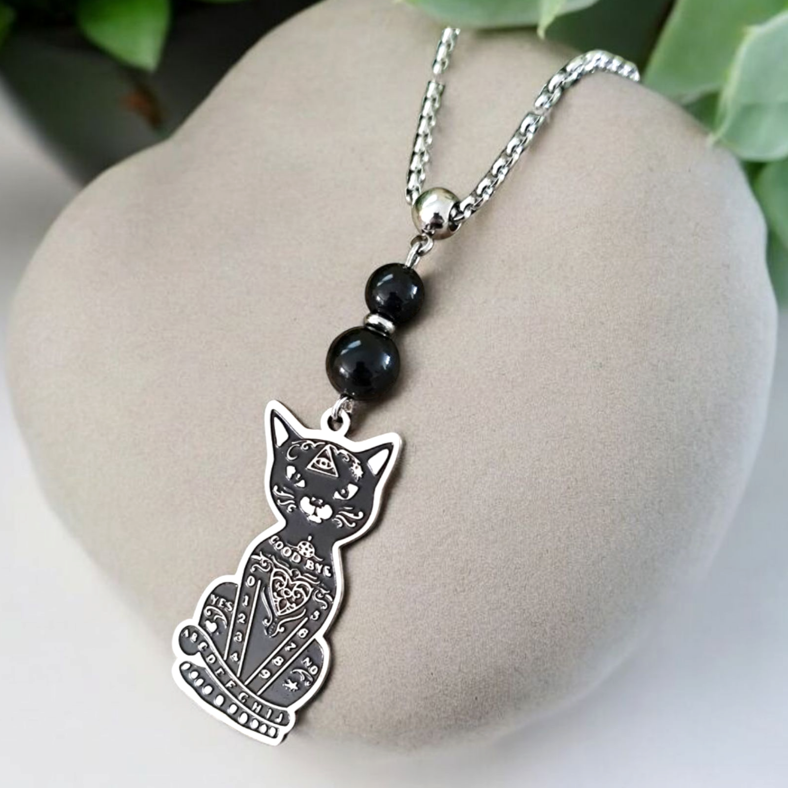 collier-chat-ouija-arcan-charme-trefonds