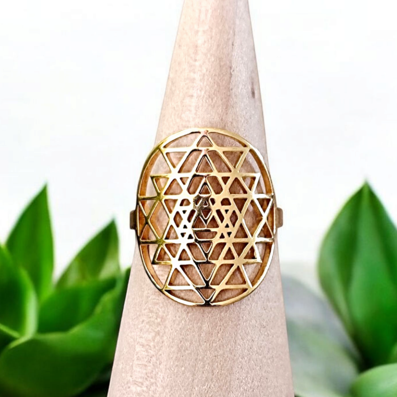 bague-dorée-sri-yantra-charme-sens.jpg