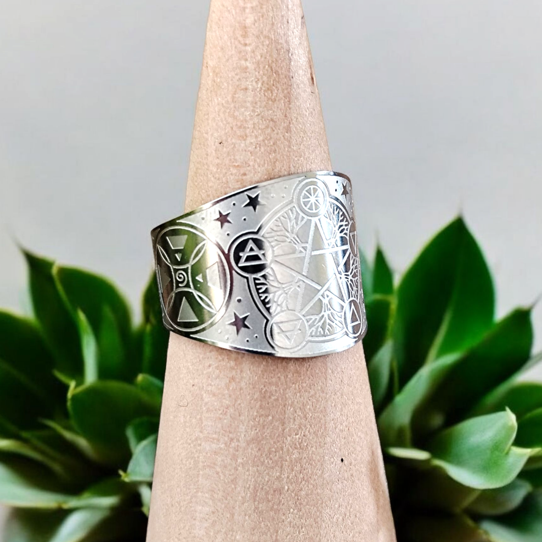 bague-pentacle-charme-essence.jpg