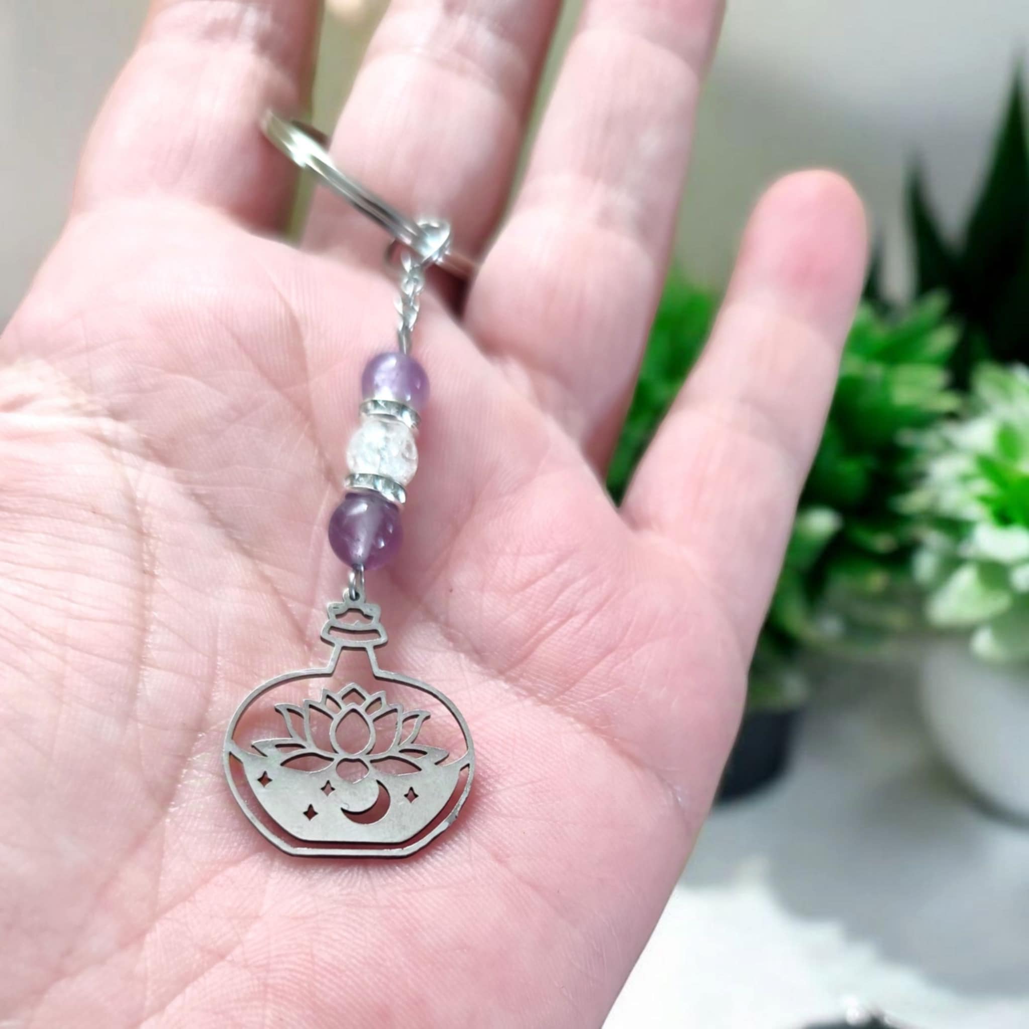 Porte-clés lotus Quintessence avec lune et pierre naturelle