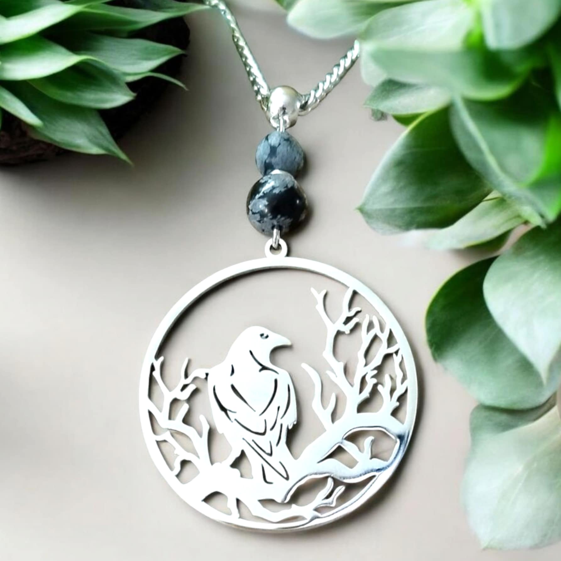collier-corbeau-morrigan-pierre-naturelle