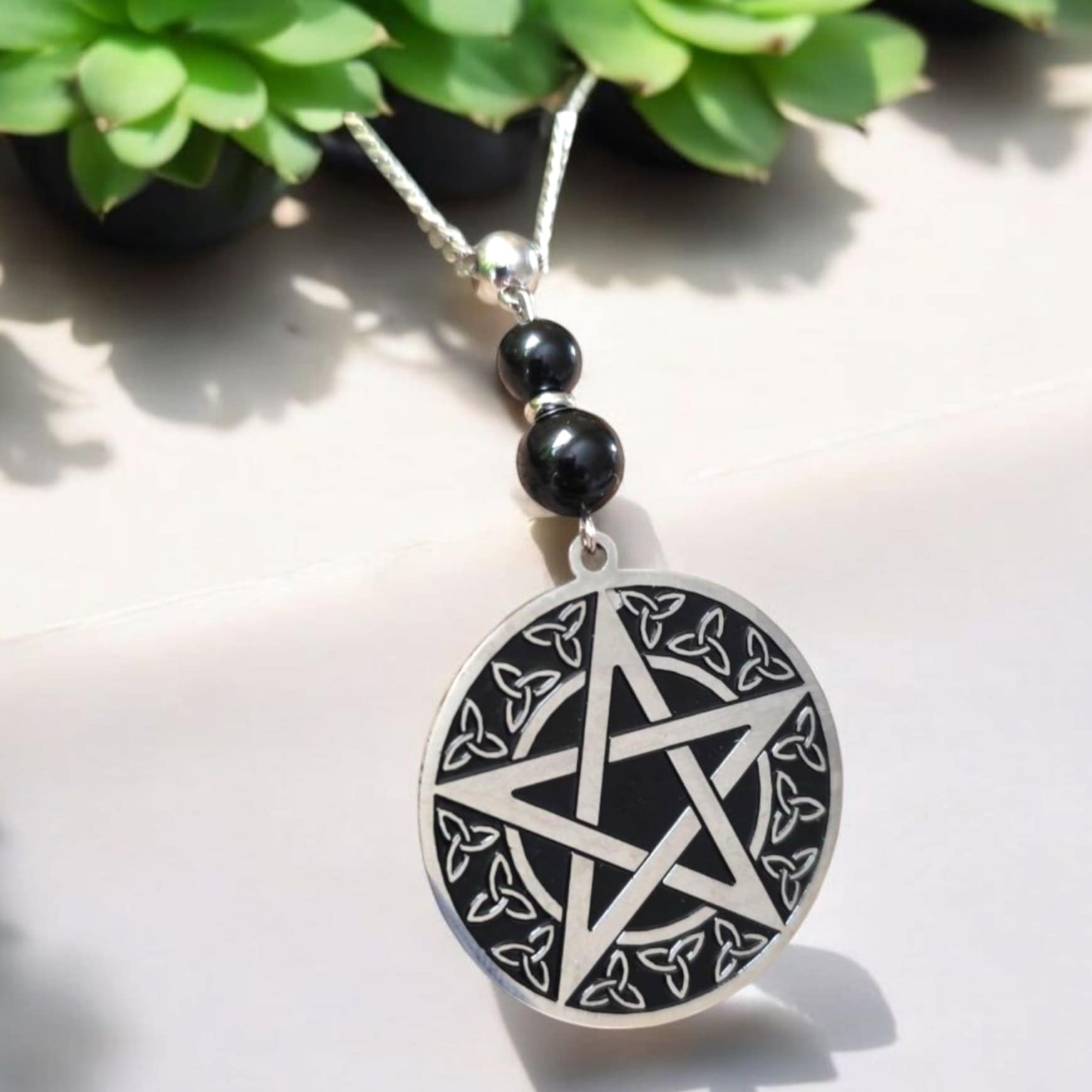 collier-pentacle-charme-essence.jpg