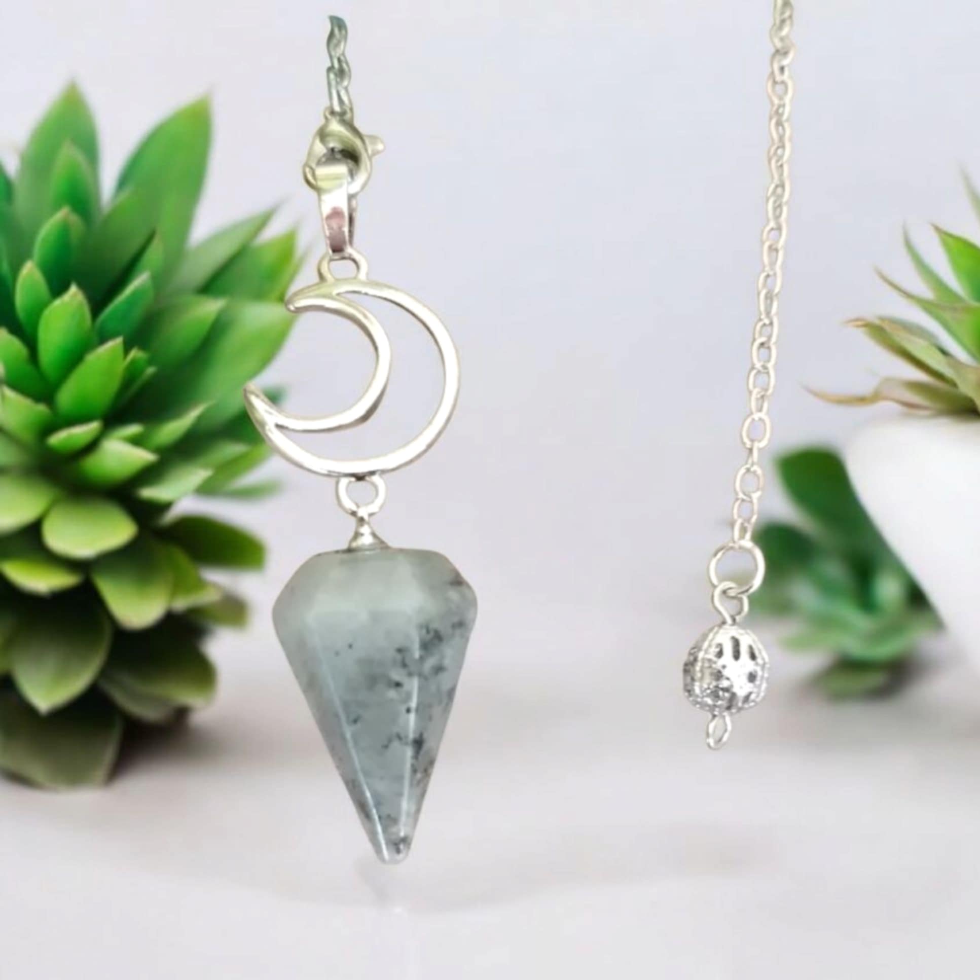 Pendule Lune en Labradorite naturelle avec chaîne