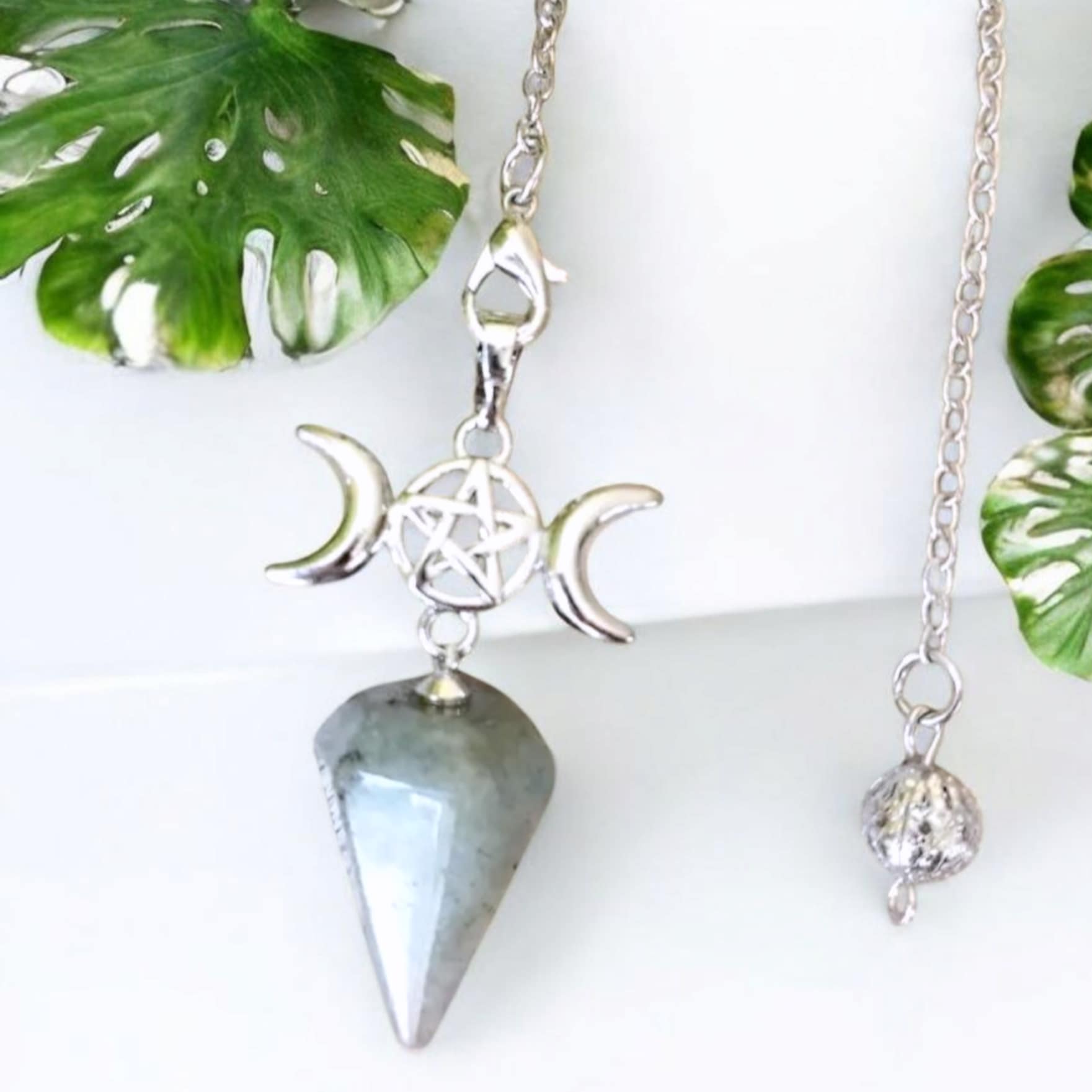 Pendule Triple Lune et pentacle en Labradorite naturelle