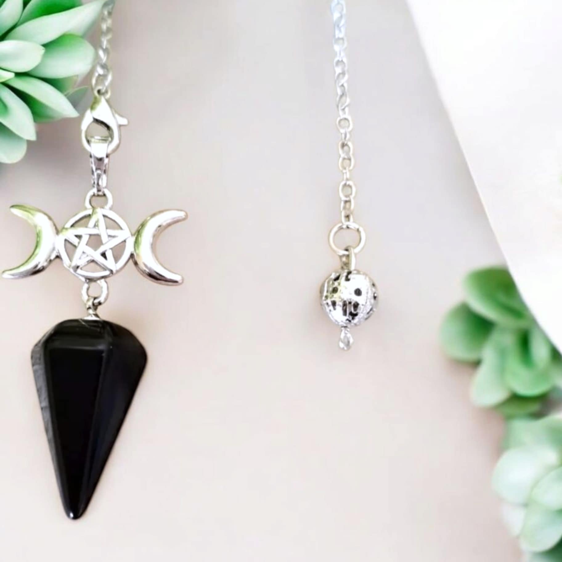 endule en Obsidienne noire avec symbole Triple Lune et pentacle
