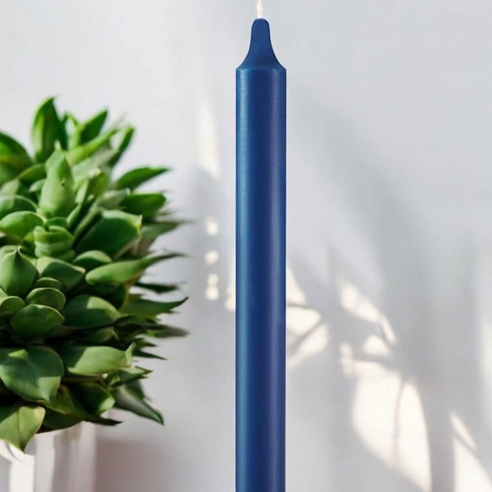Bougie rituelle bleu nuit 22 cm teintée dans la masse