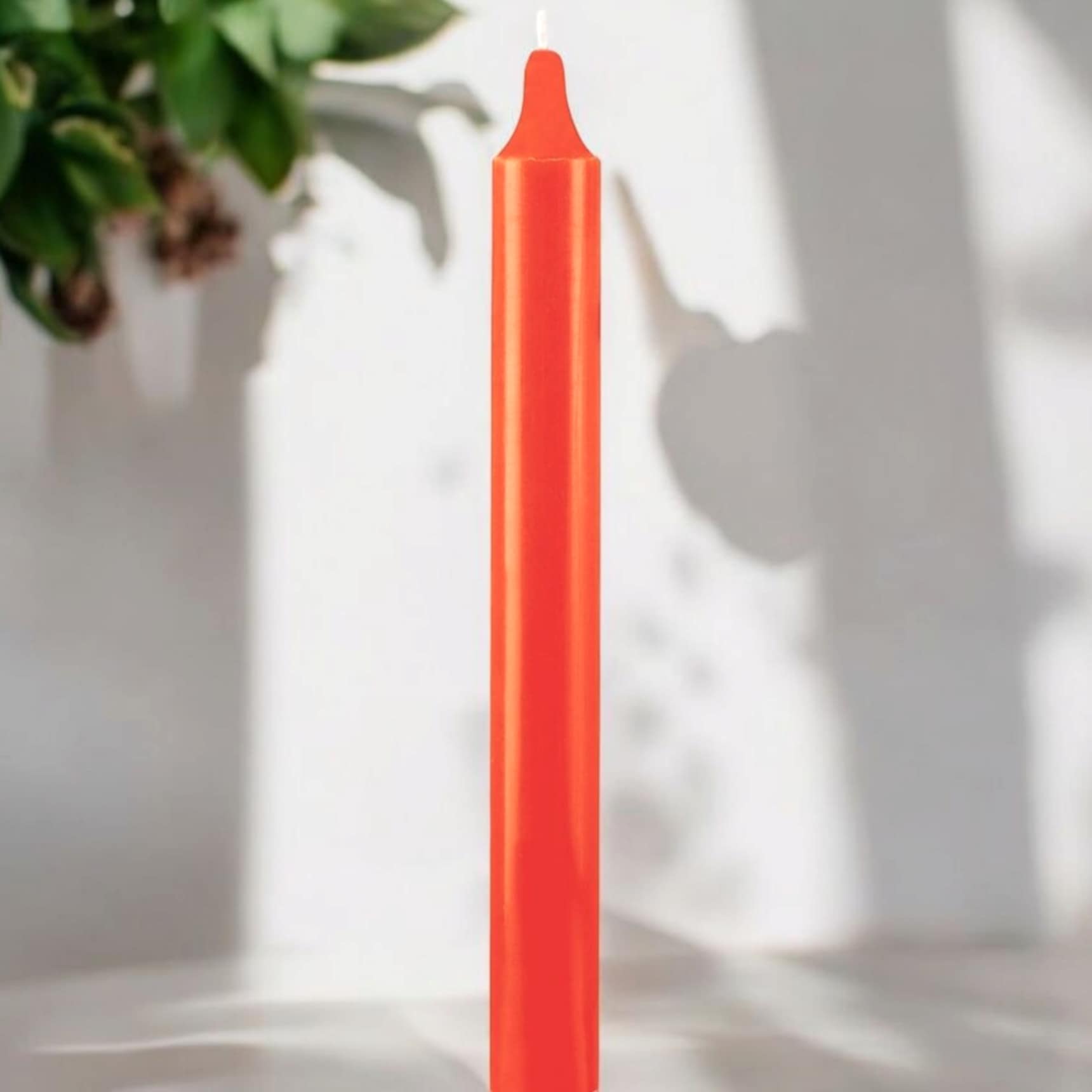 Bougie rituelle orange 22 cm teintée dans la masse