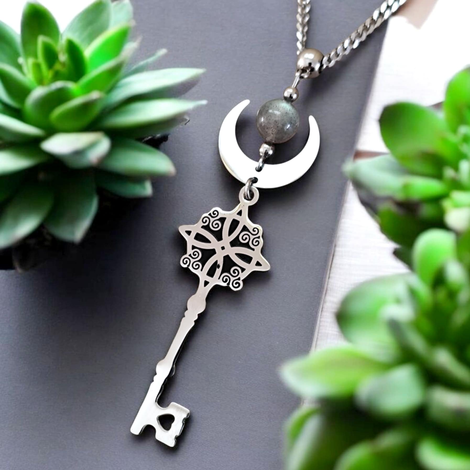 collier-cle-sorciere-charme-initiation