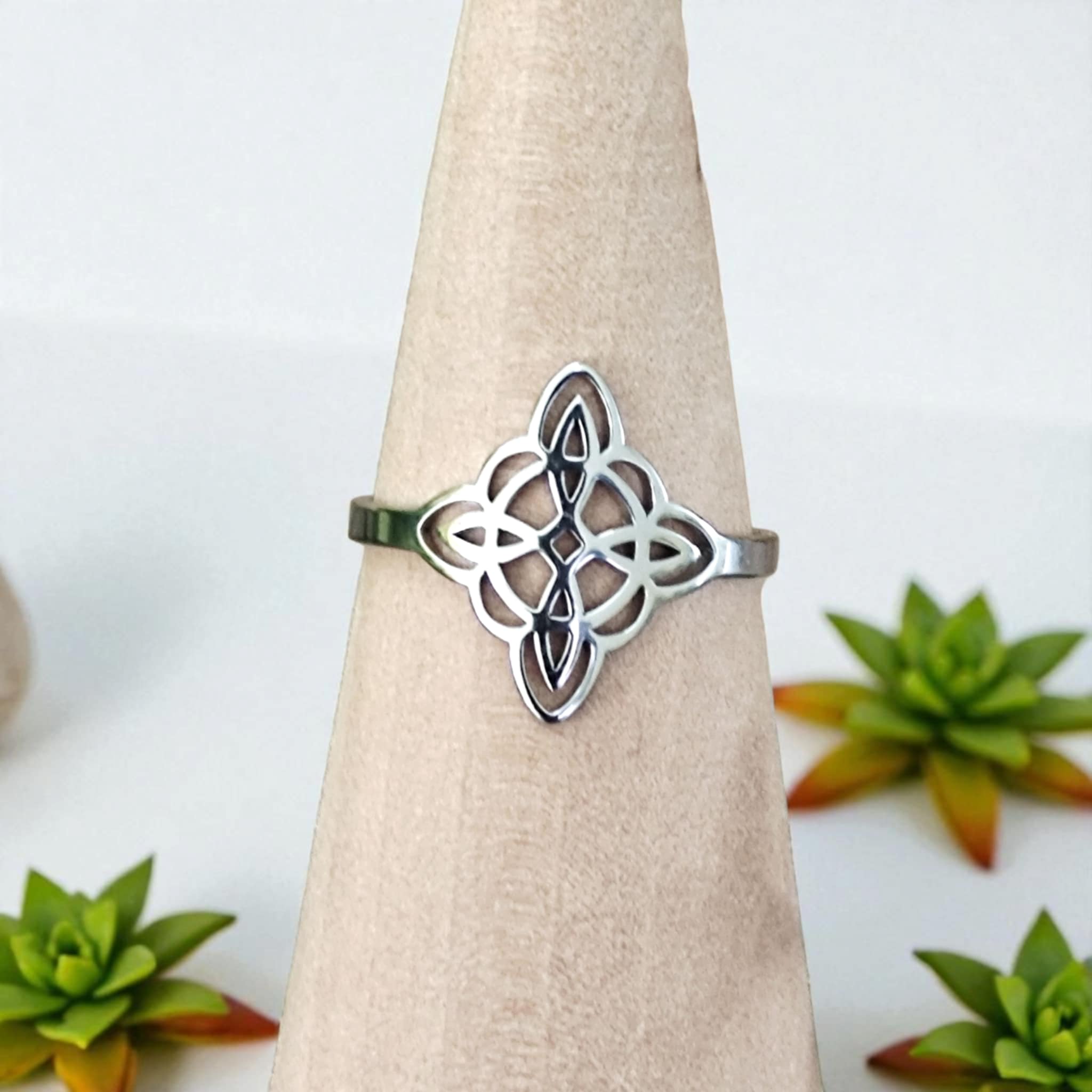 bague-nœud-sorcière-protection