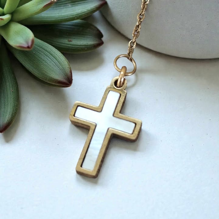 Croix en nacre