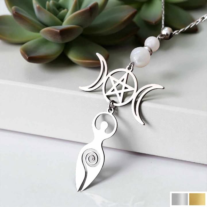 collier-feminin-sacre-elle-charme-etre