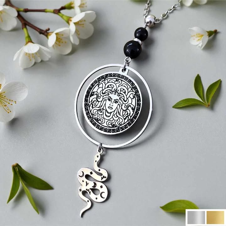 collier-medusa-charme-reconnaissance.jpg