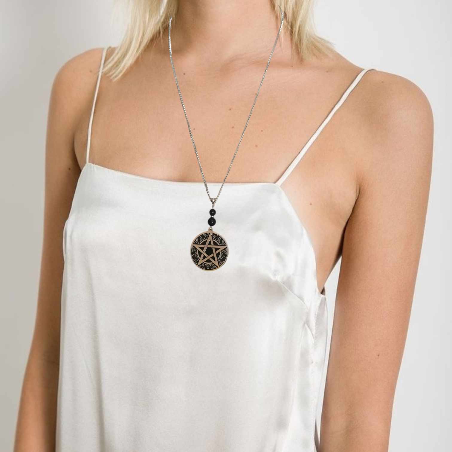 collier-pentacle-charme-essence.jpg