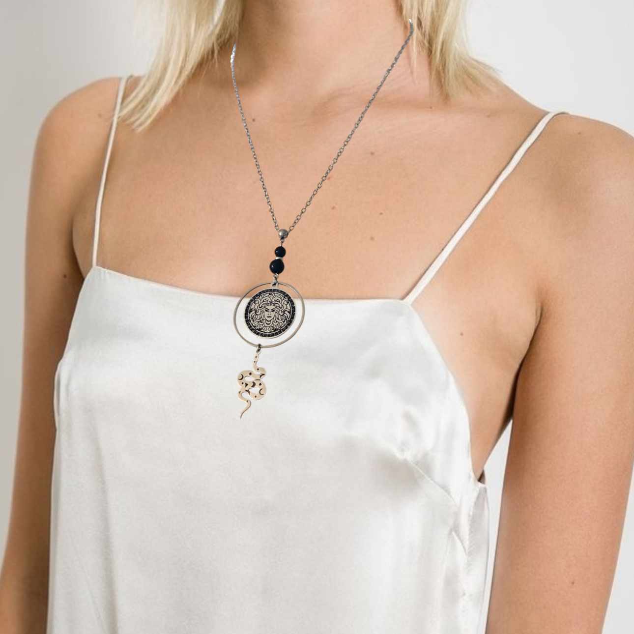 collier-medusa-charme-reconnaissance.jpg