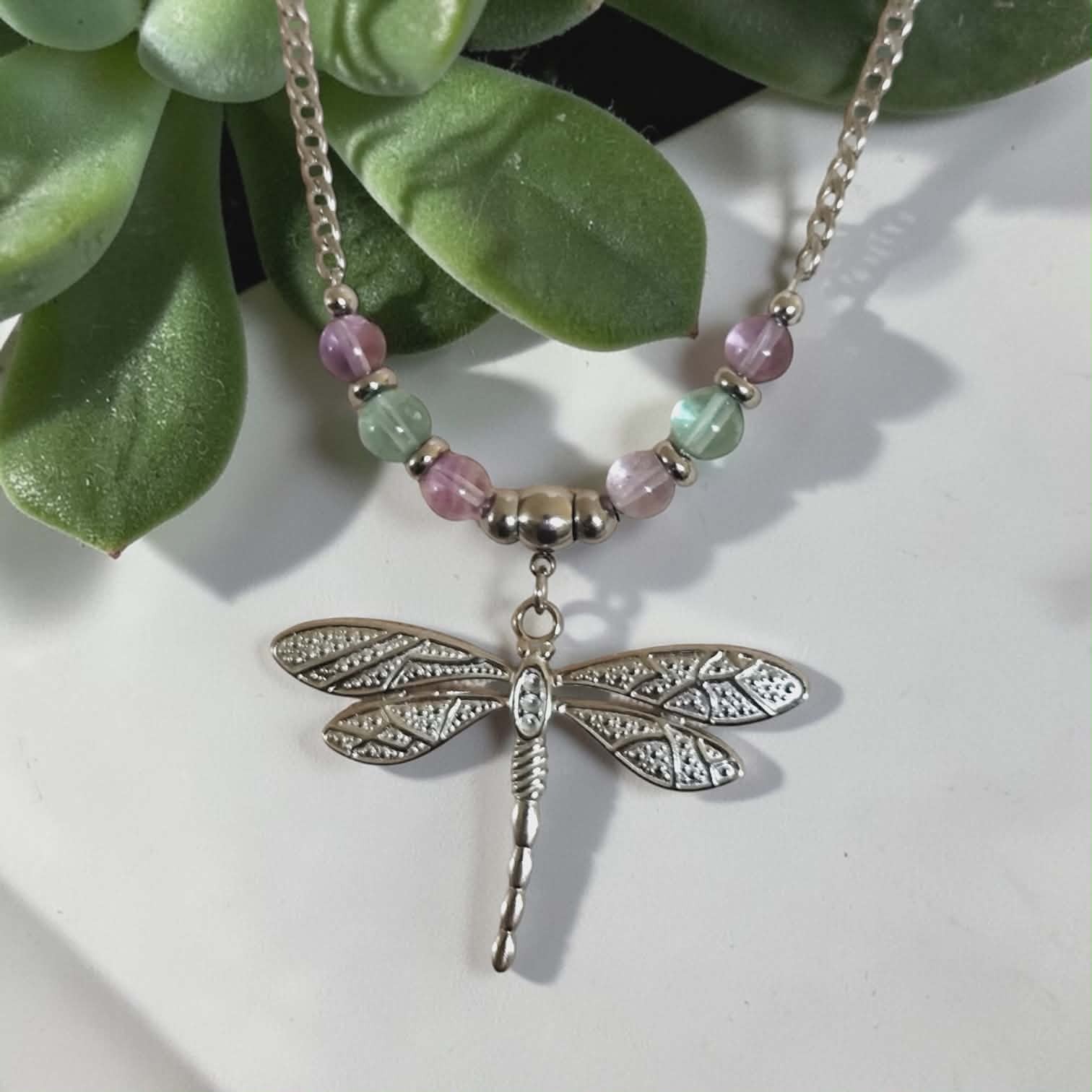 collier-libellule-charme-existence.jpg
