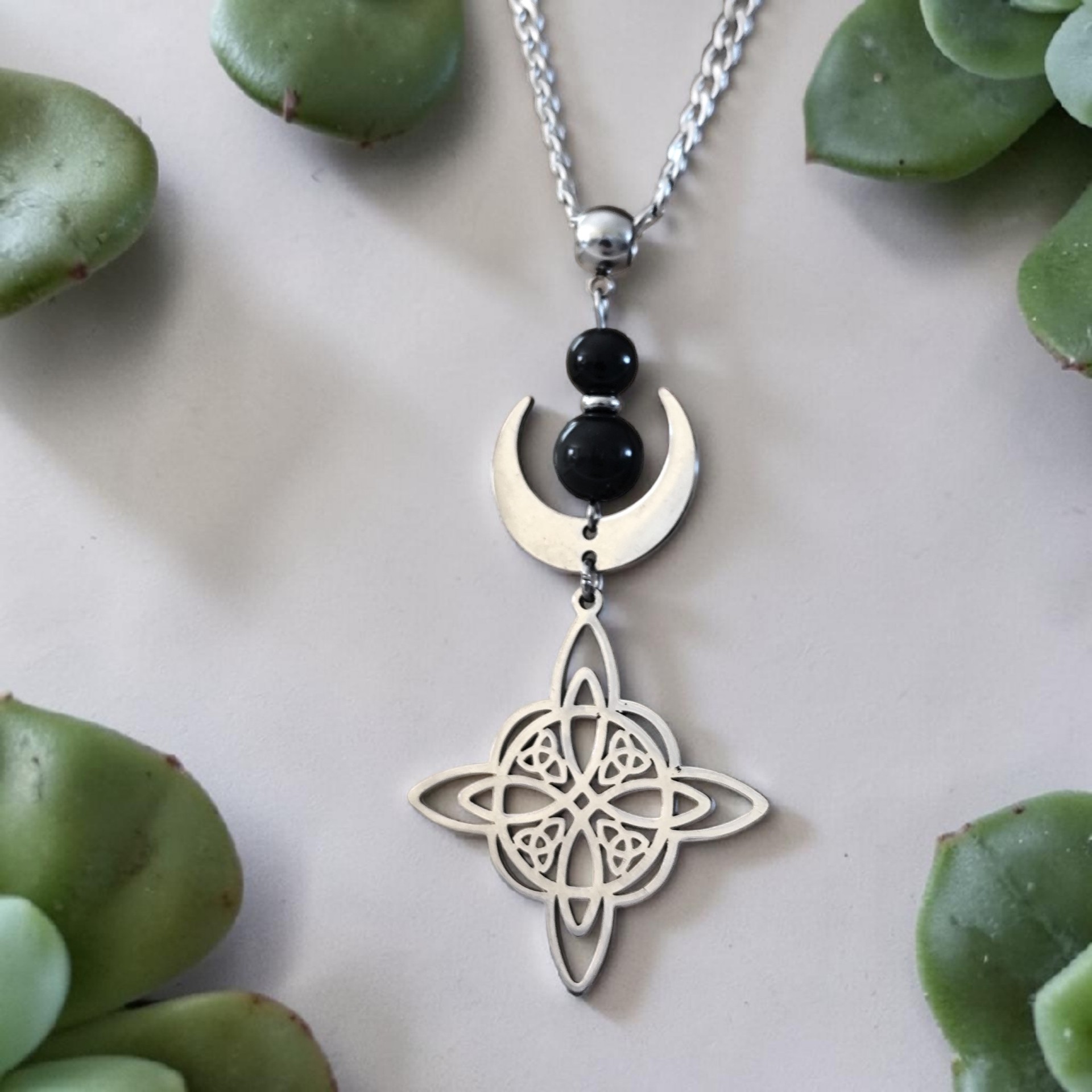collier-nœud-sorcière-protection