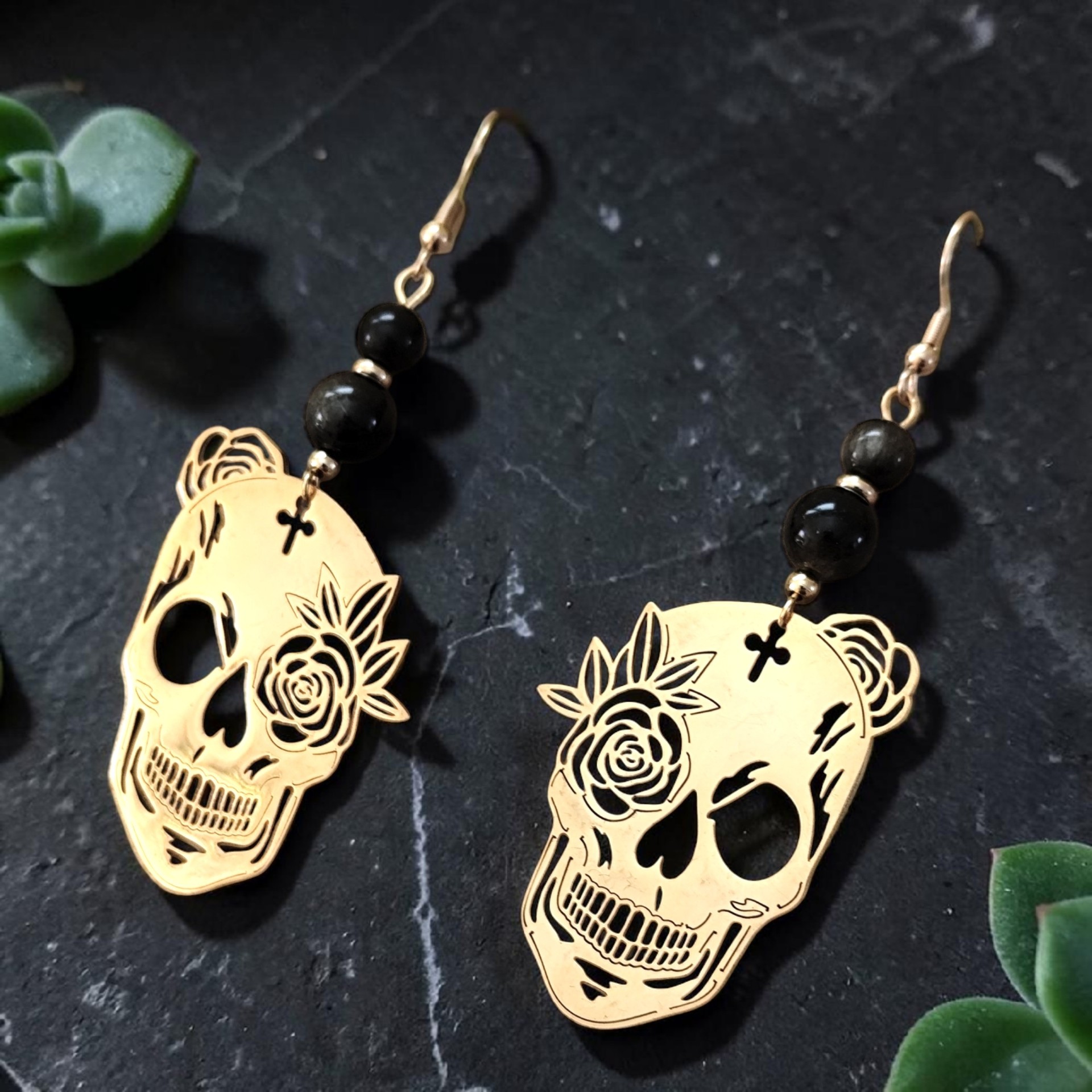 boucles-oreilles-heritage-dorées-crane-roses