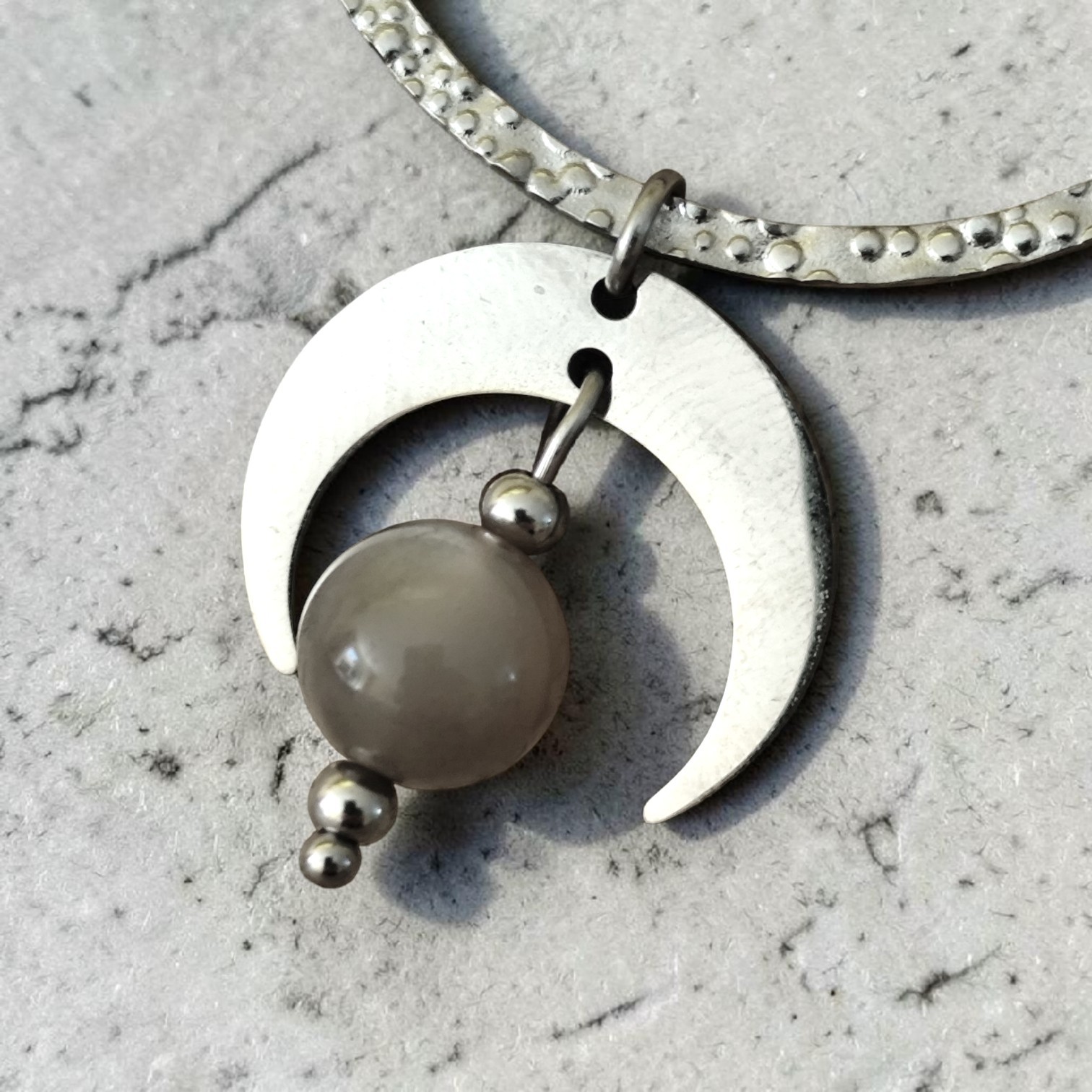 Pierre de lune grise