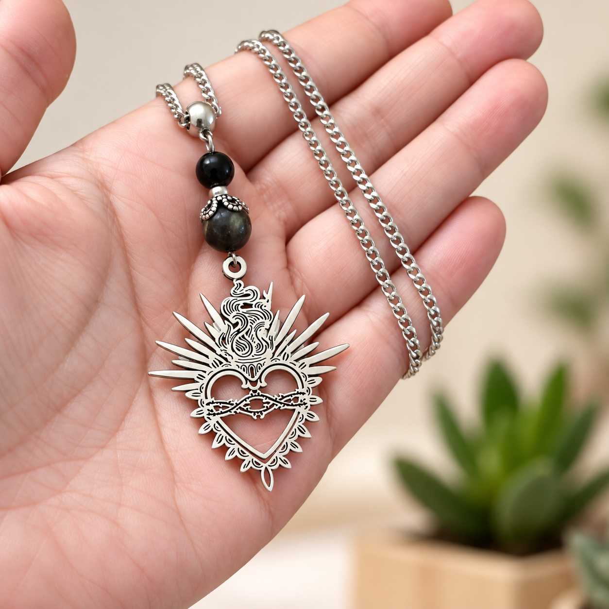 collier-coeur-douceur-charme-approche-tenue-en-main