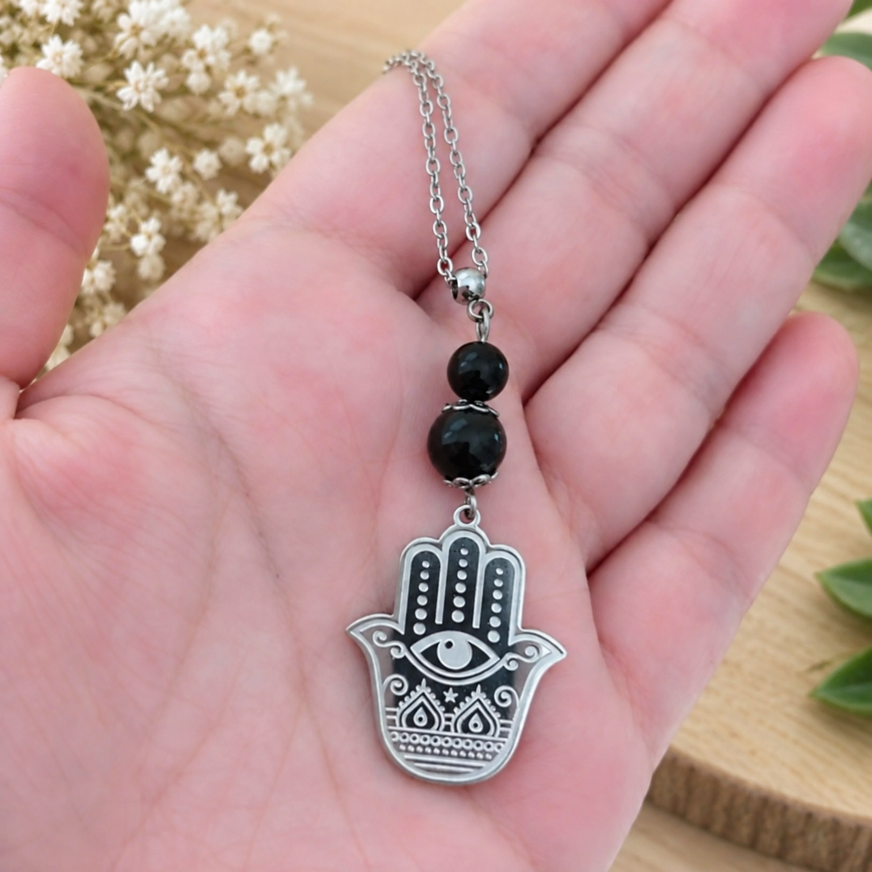 collier-khamsa-charme-benedictiontenue-en-main