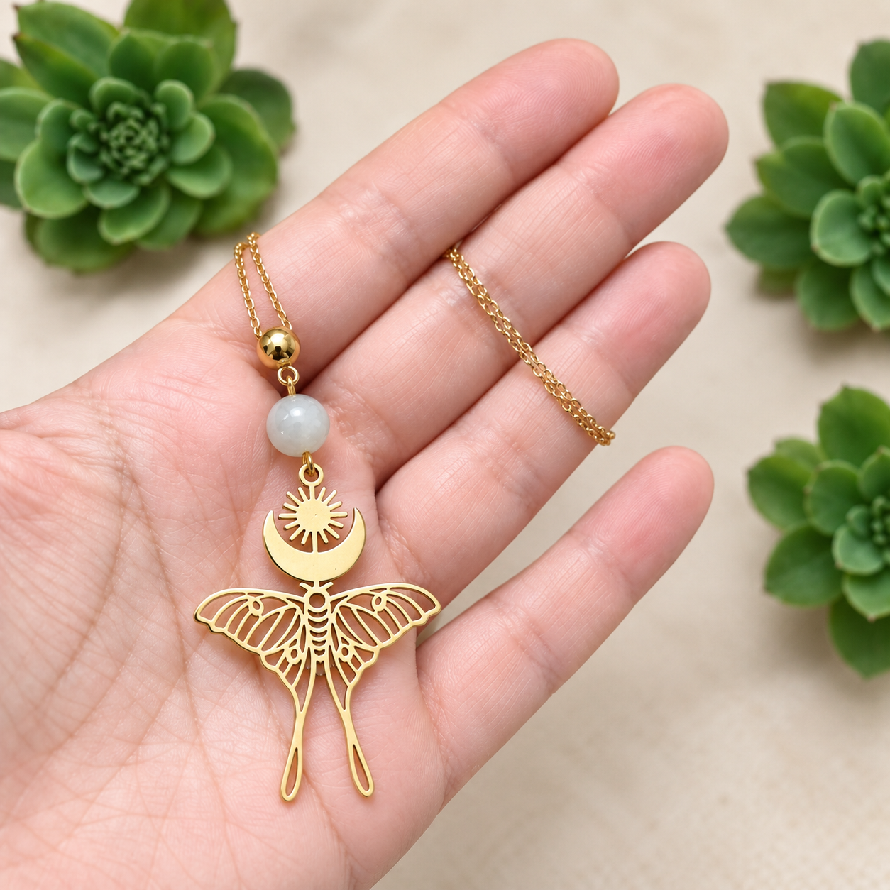 collier-solune-charme-unisson-tenue-en-main