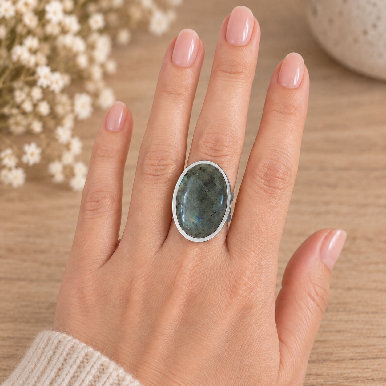 bague-lysea-evidence-argentée-portée-jpg