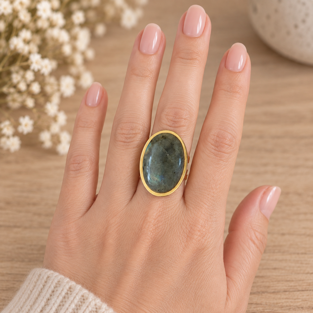 bague-lysea-evidence-dorée-portée-jpg