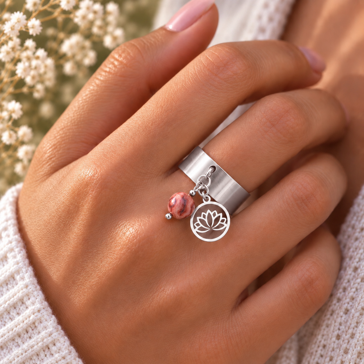 bague-maia-lotus-creation-argentée-portée-jpg