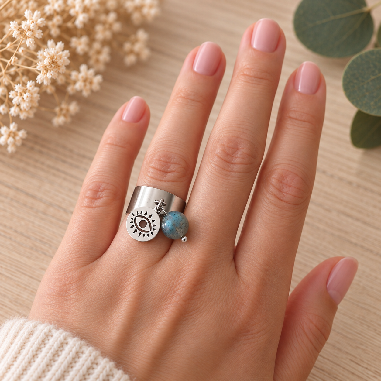 bague-aina-talisman-argentée-portée