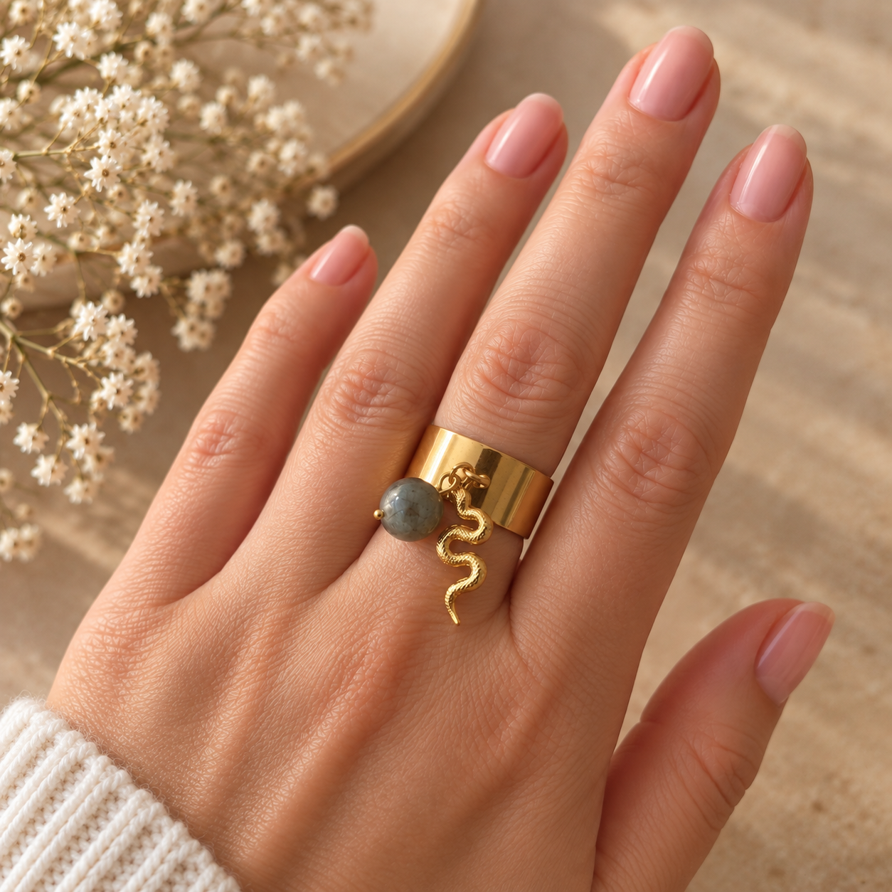 Bague-naissa-envoutement-portée