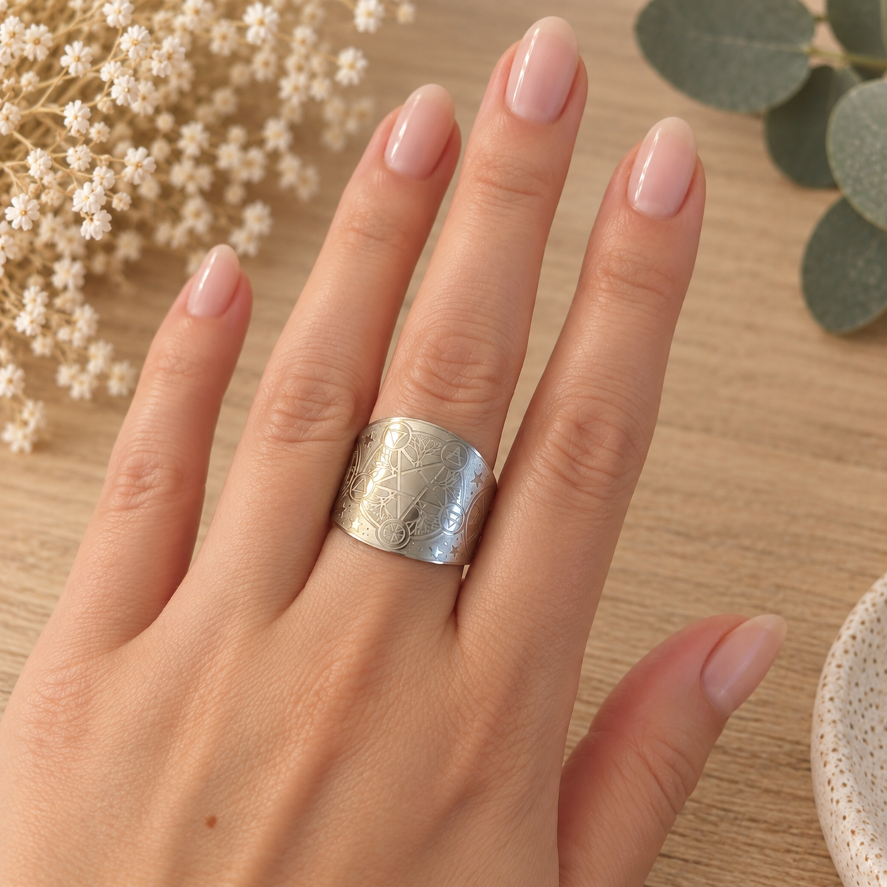 bague-large-pentacle-charme-essence-portée