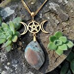Collier-doré-triple-lune-pentacle-labradorite
