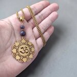 collier-doré-om-charme-sonorite.jpg