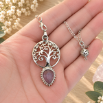 pendule-arbre-de-vie-en-amethyste-naturelle-tenu-en-main